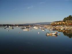 Riverside - Alvor Portugal by Ilidiobap @ wikimedia.org