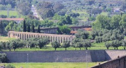 Évora - Agua de Prata Aqueduct by Ken & Nyetta @Wikimedia.org