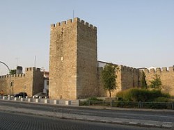 Évora - Castle Walls by Ho Visto Nina Volare @Wikimedia.org