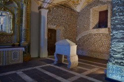 Évora - Chapel of bones by Ken & Nyetta @Wikimedia.org