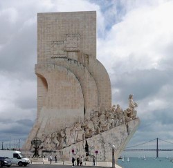 Lisbon - Discoveries Monument by Alvesgaspar @Wikimedia.org